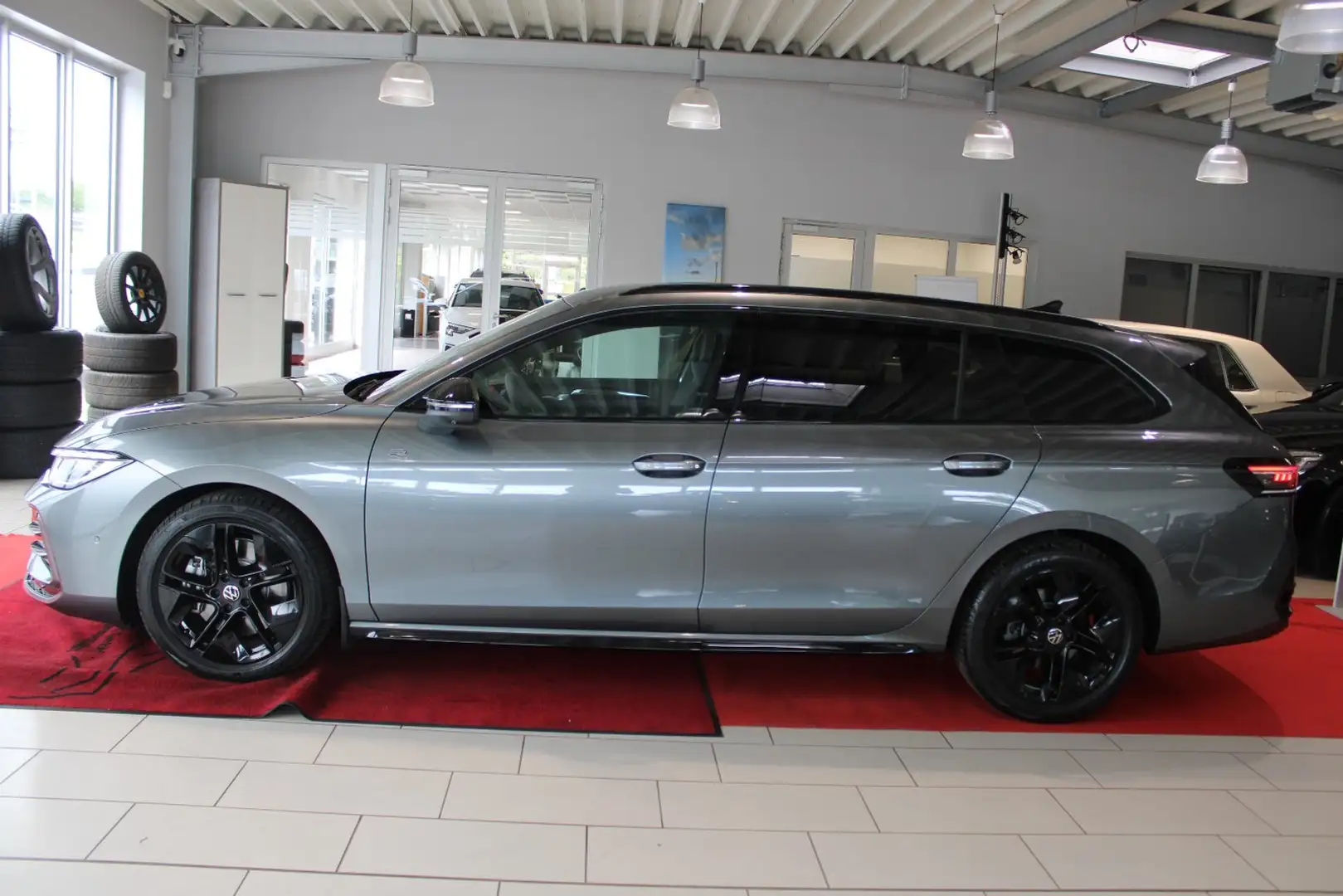 Volkswagen Passat Variant 2.0 TDI 4Motion R-Line Grau - 2
