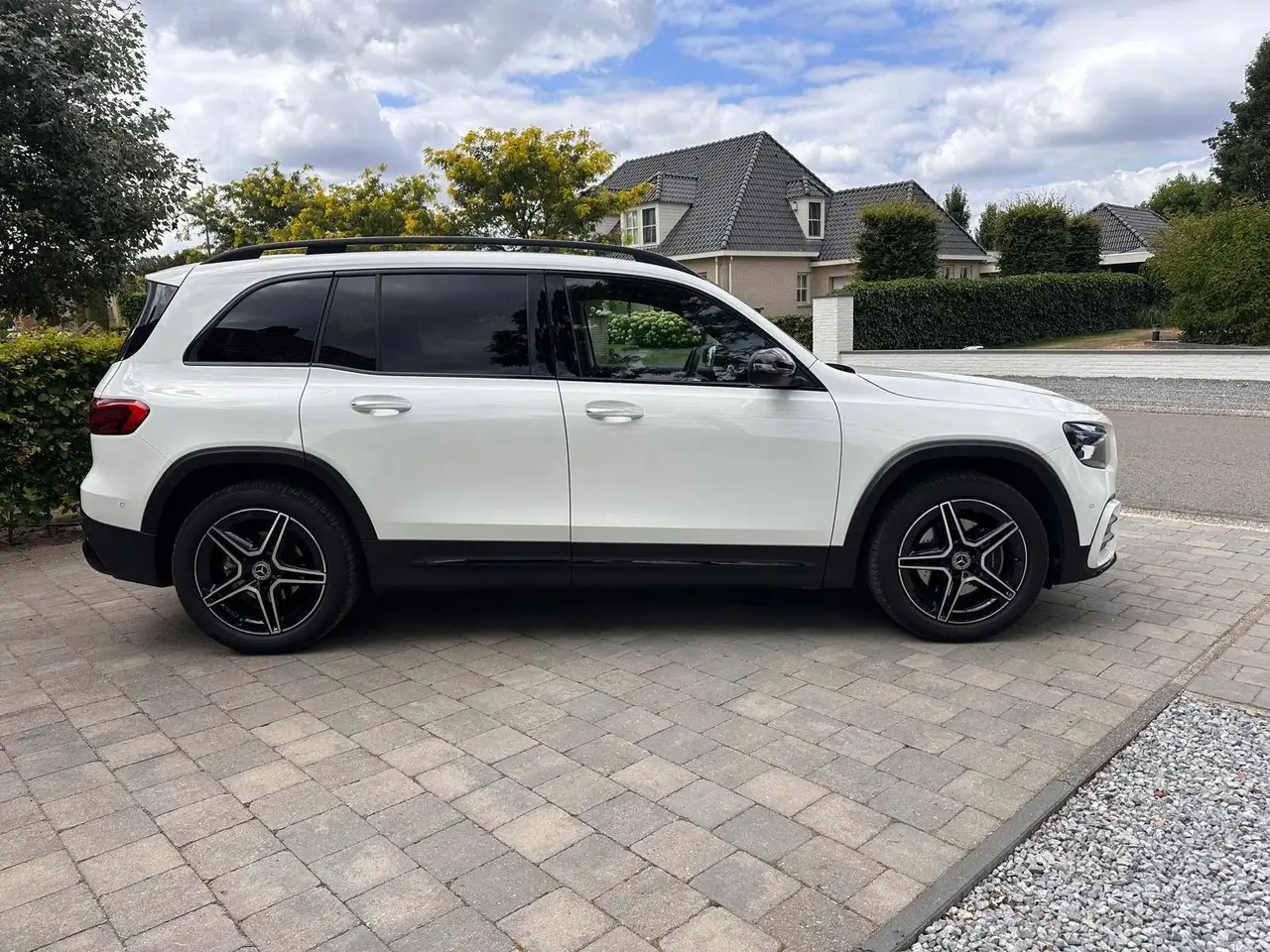 Mercedes-Benz GLB 180