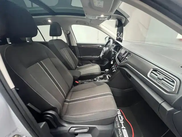 Volkswagen T-Roc view 13