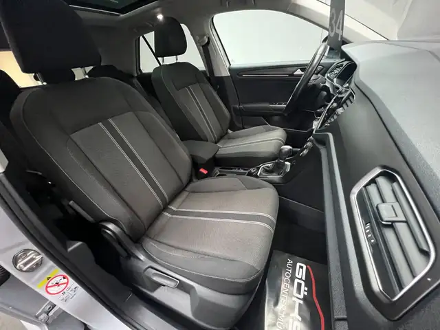 Volkswagen T-Roc view 14