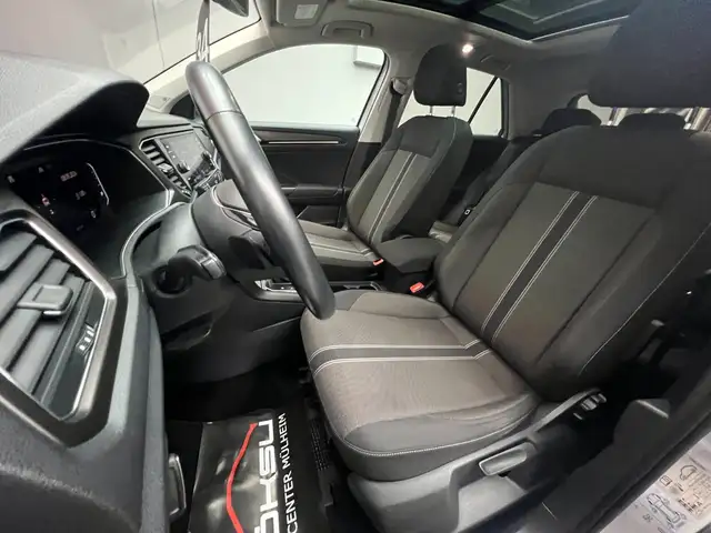 Volkswagen T-Roc view 10