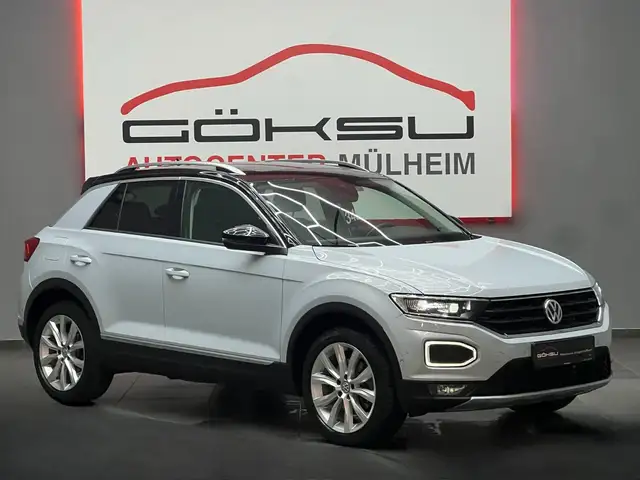Volkswagen T-Roc view 4