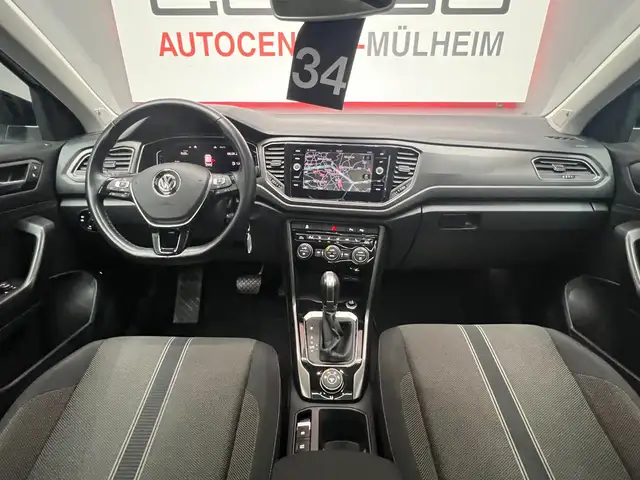 Volkswagen T-Roc view 11