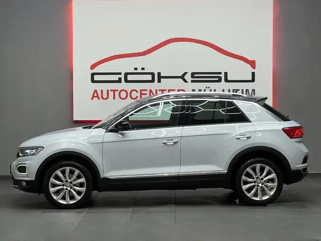 Volkswagen T-Roc view 7
