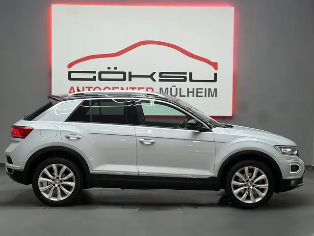 Volkswagen T-Roc view 5