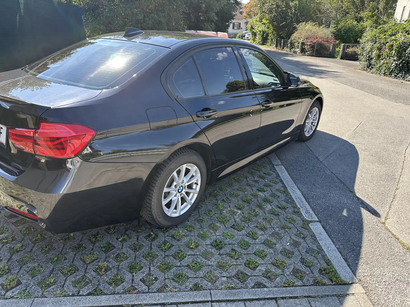 BMW 318 318d xDrive - 1