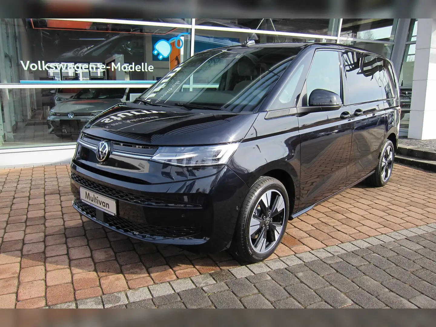Volkswagen T7 Multivan Life 2.0 TSI DSG *Pano,Navi,7-Sitzer* Schwarz - 2