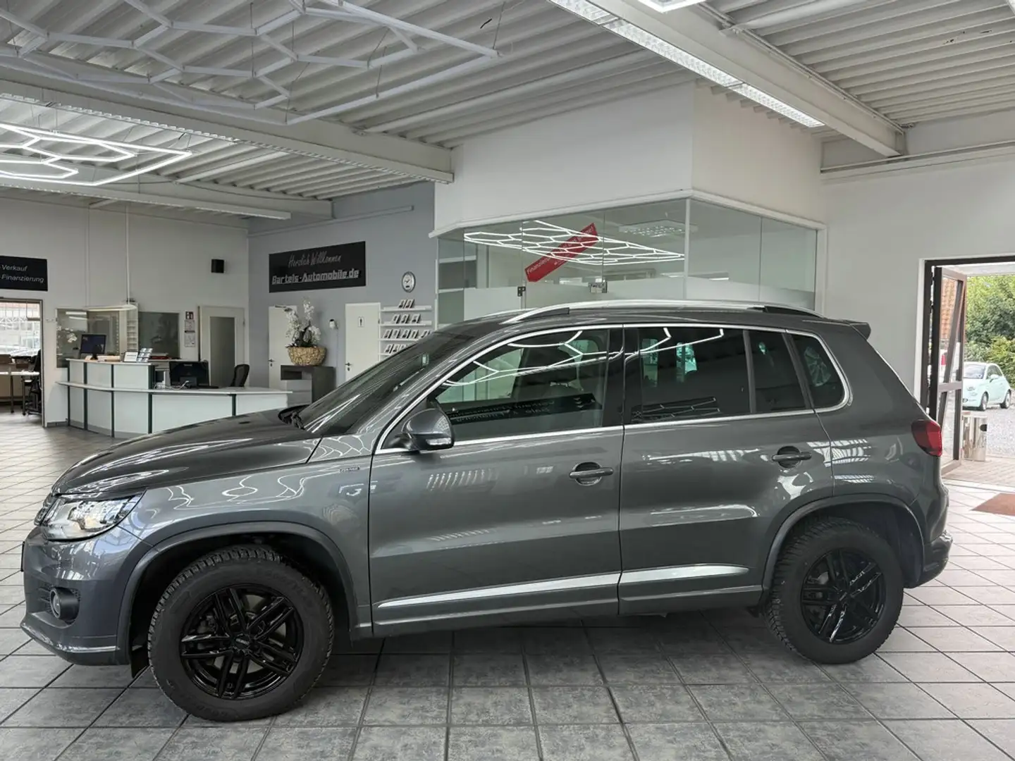 Volkswagen Tiguan 2.0 TDI 4Motion R-Line, DSG, Kamera, AHK Grau - 2