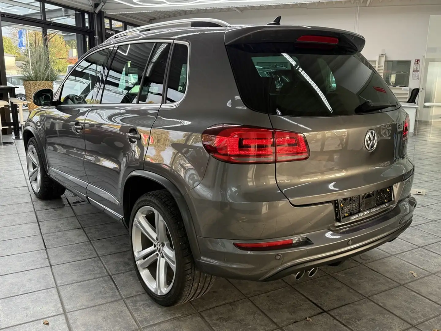 Volkswagen Tiguan 2.0 TDI 4Motion R-Line, DSG, Kamera, AHK Gris - 2