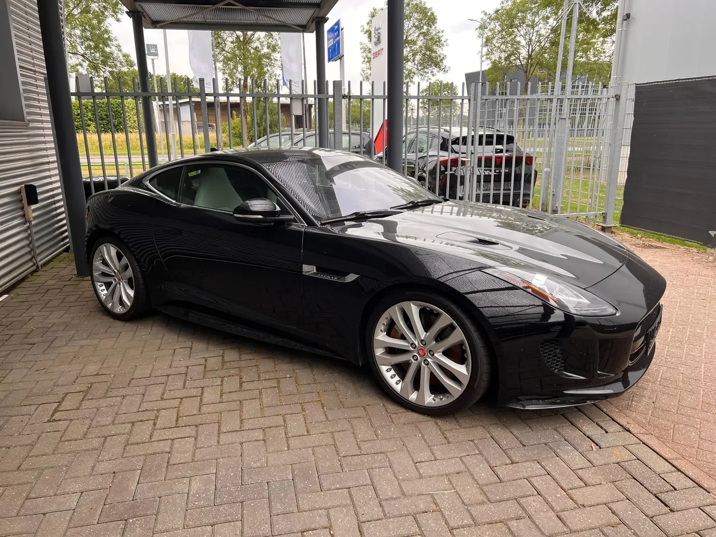 Jaguar F-Type 3L V6 AWD S Černá - 1