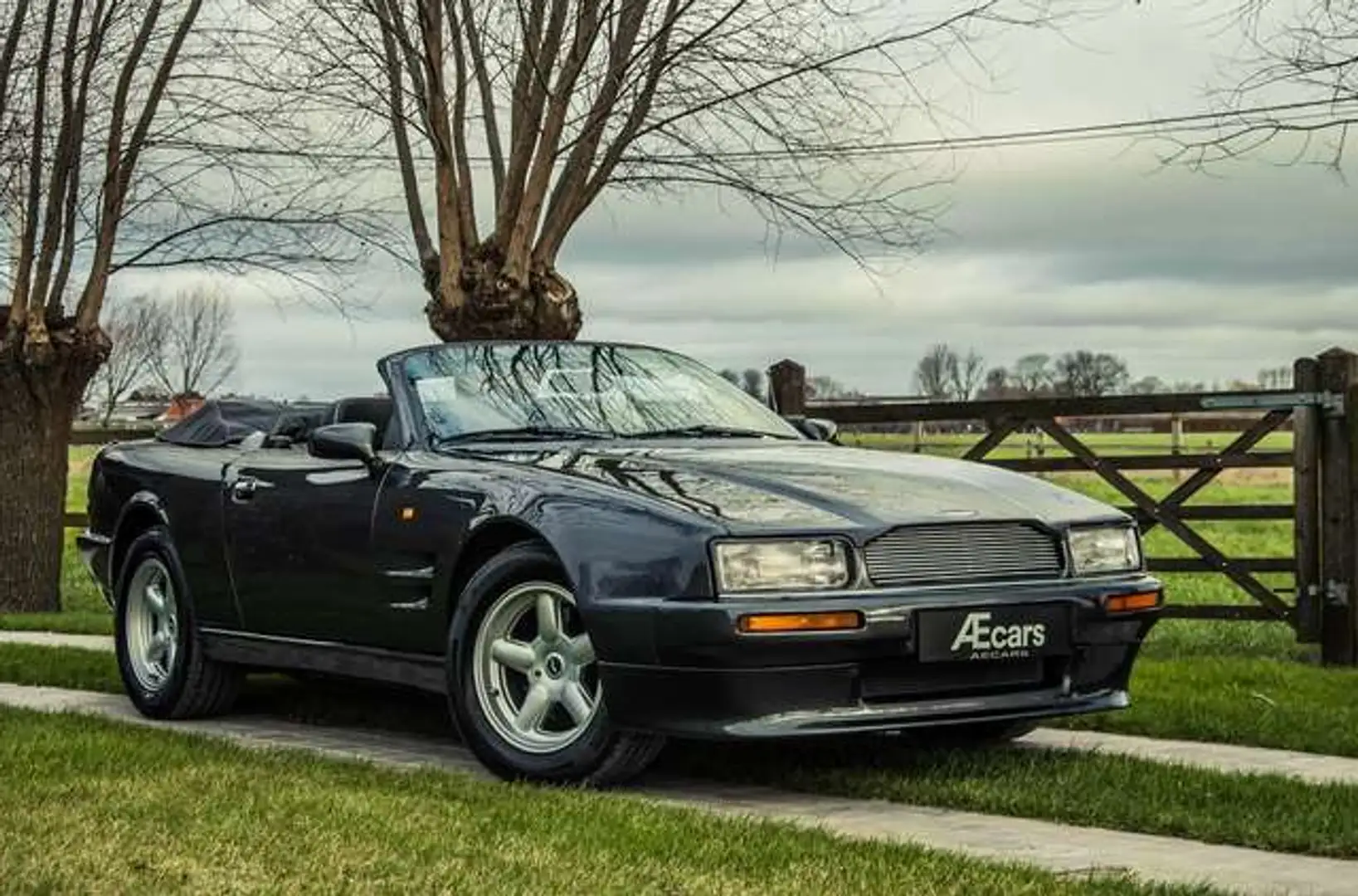 Aston Martin Virage 5.3 VIRAGE VOLANTE *** RADIO / BELGIAN CAR *** Grau - 2