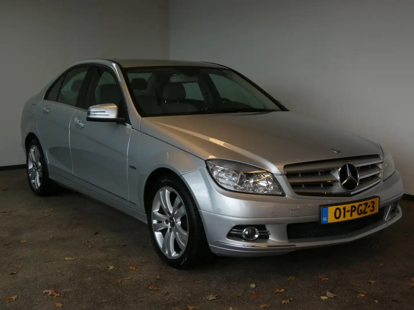 Mercedes-Benz C 180 CGI BE.BnsCl.Av. Nwe APK Gris - 2