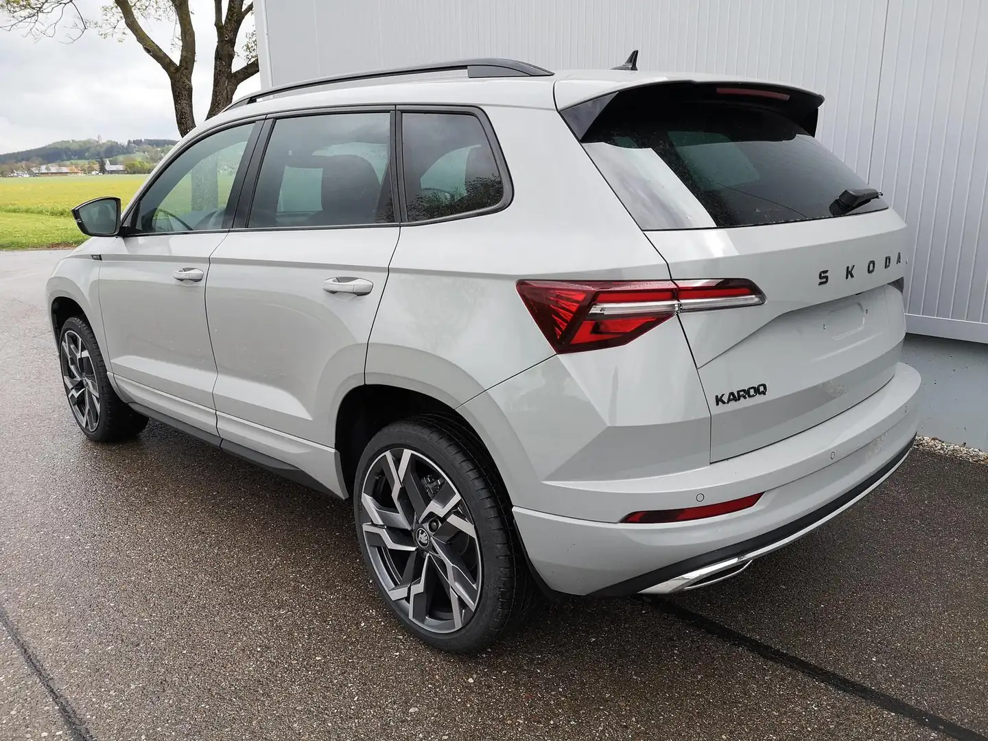 Skoda Karoq Sportline 1.5TSI DSG AHK Matrix Leder 19 Zoll-S... Grau - 2