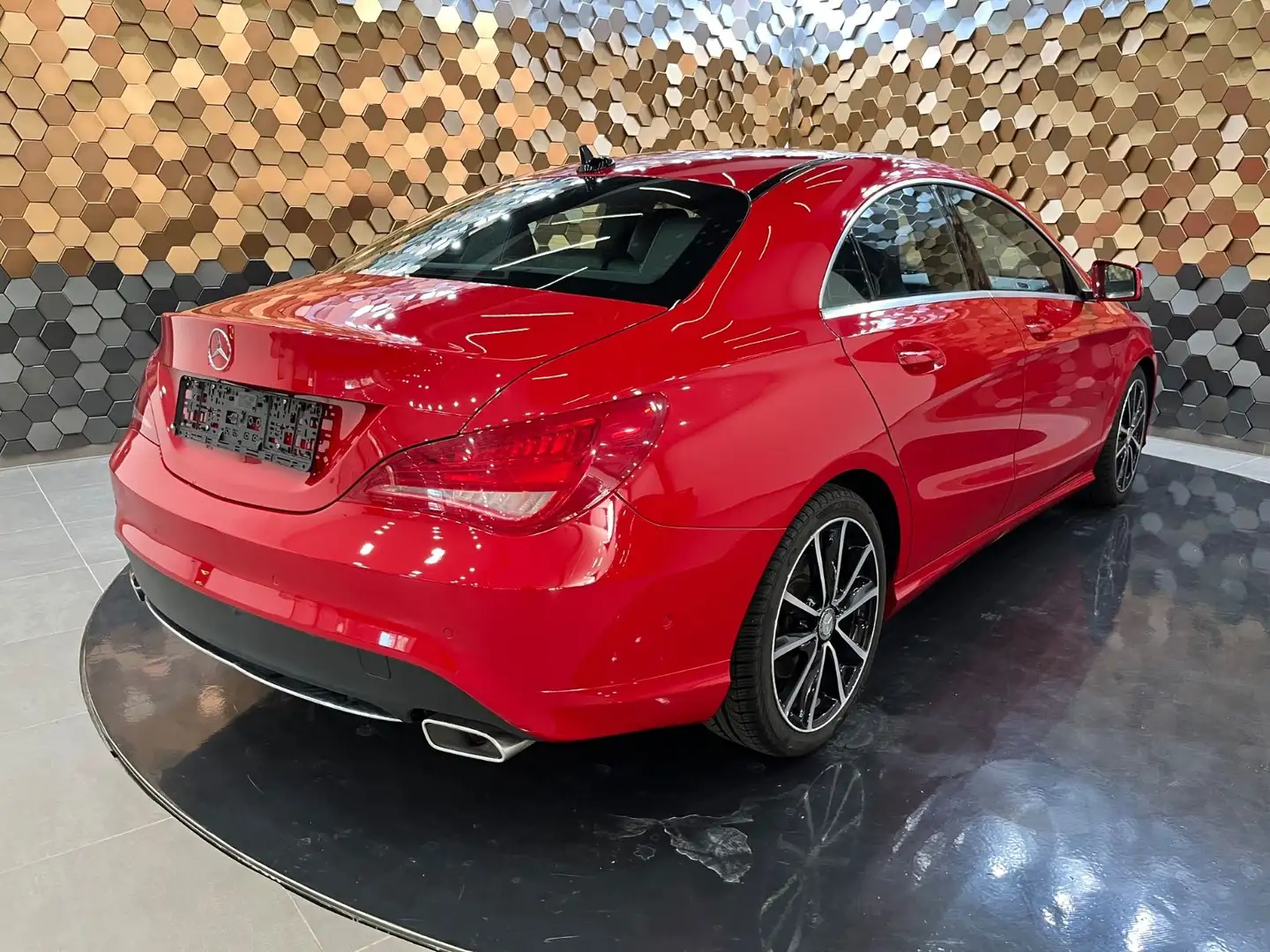 Mercedes-Benz CLA 180 *Automatik*Bi-Xenon*Navi* Rouge - 2