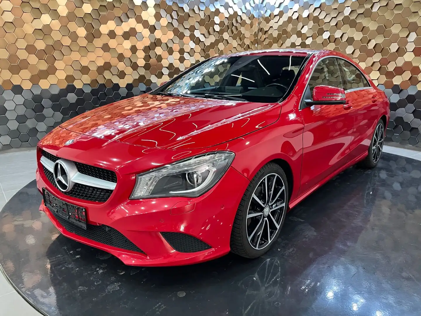 Mercedes-Benz CLA 180 *Automatik*Bi-Xenon*Navi* Rouge - 1