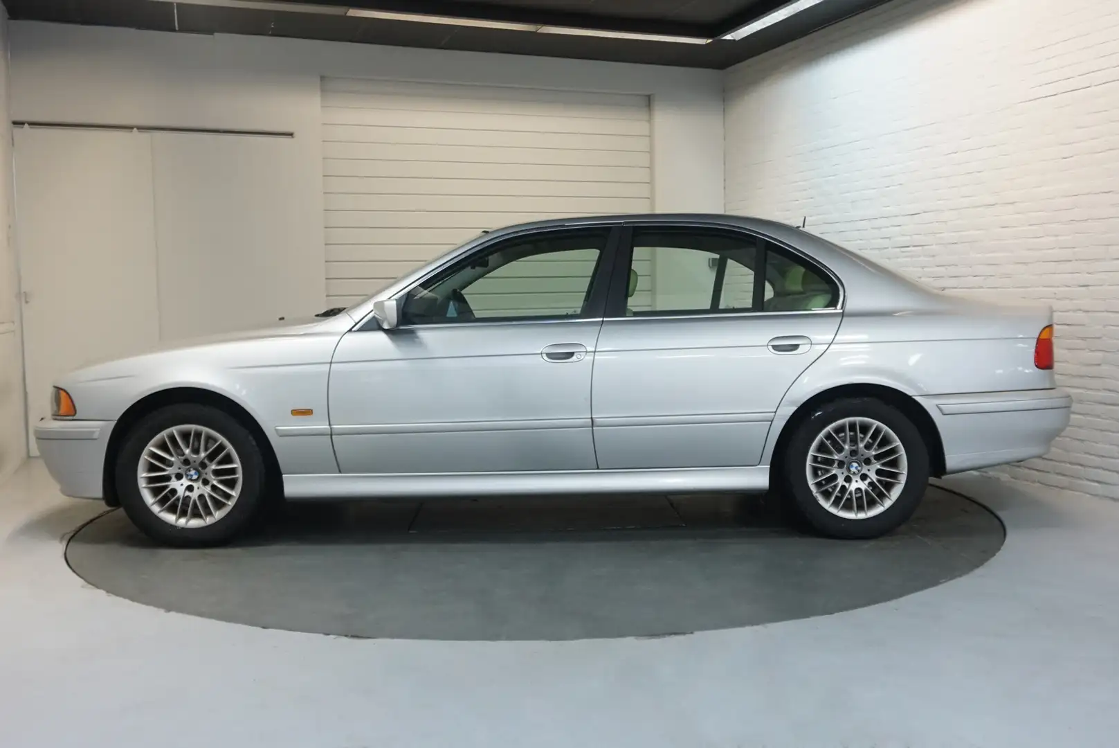 BMW 530 5-serie 530i Executive Automaat | Elektr ramen | N Grijs - 2