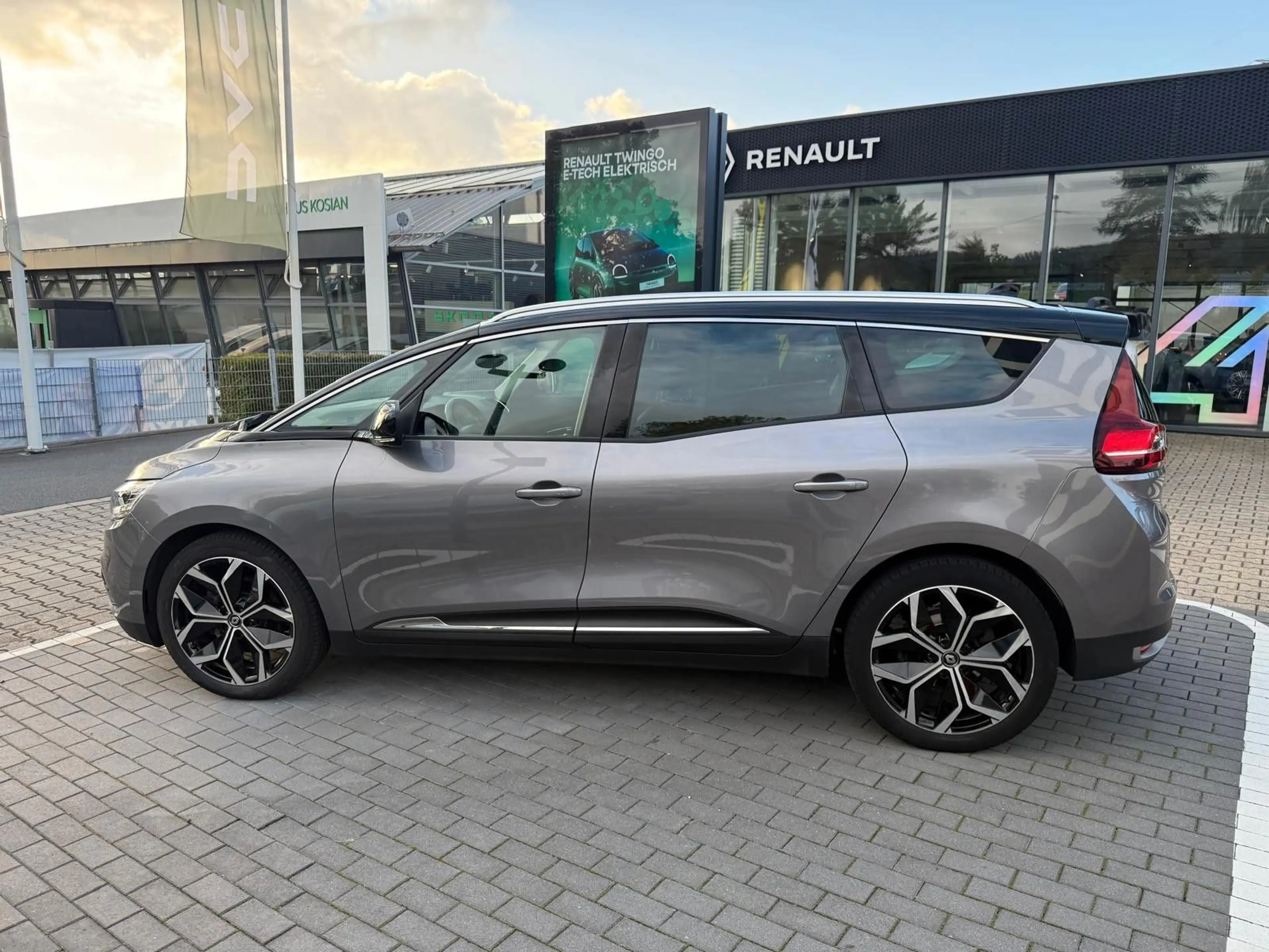 Renault Scenic IV Grand Intens — photo 6