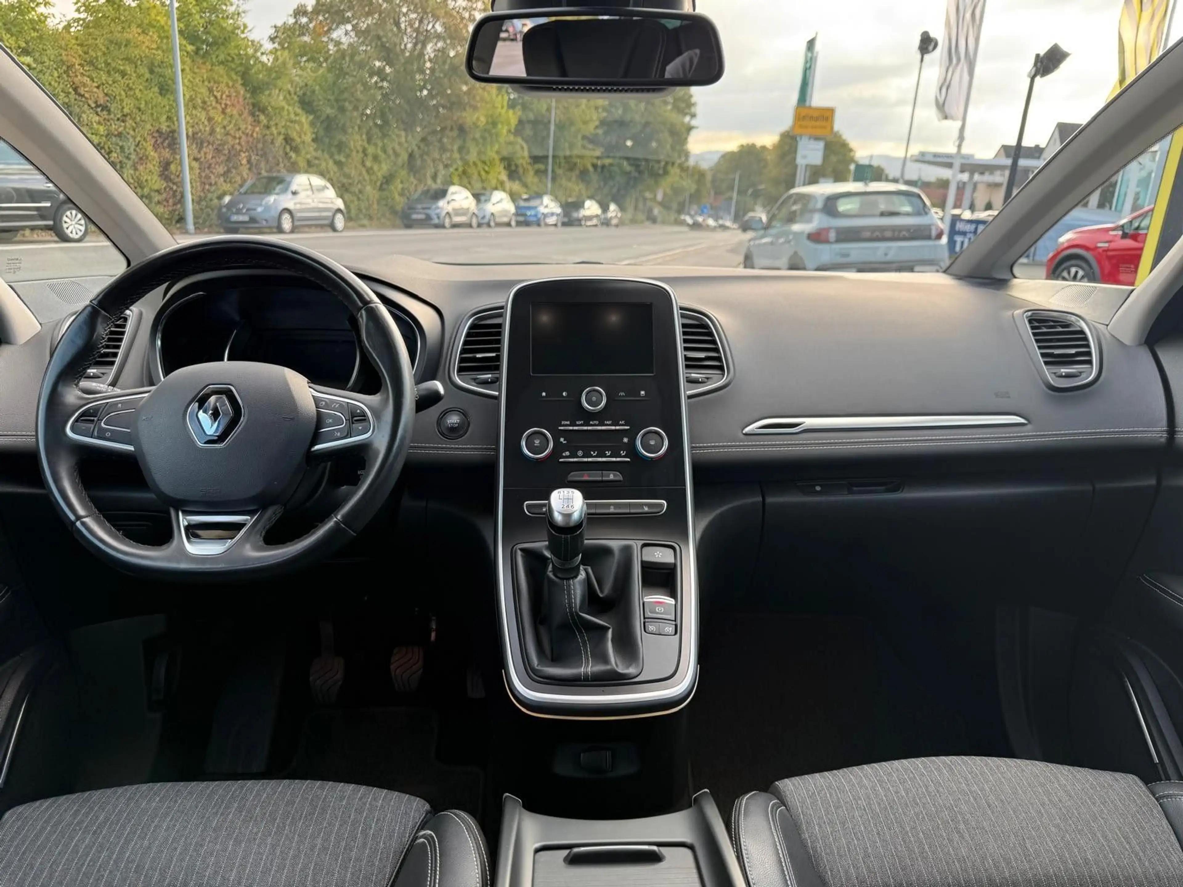 Renault Scenic IV Grand Intens — photo 14