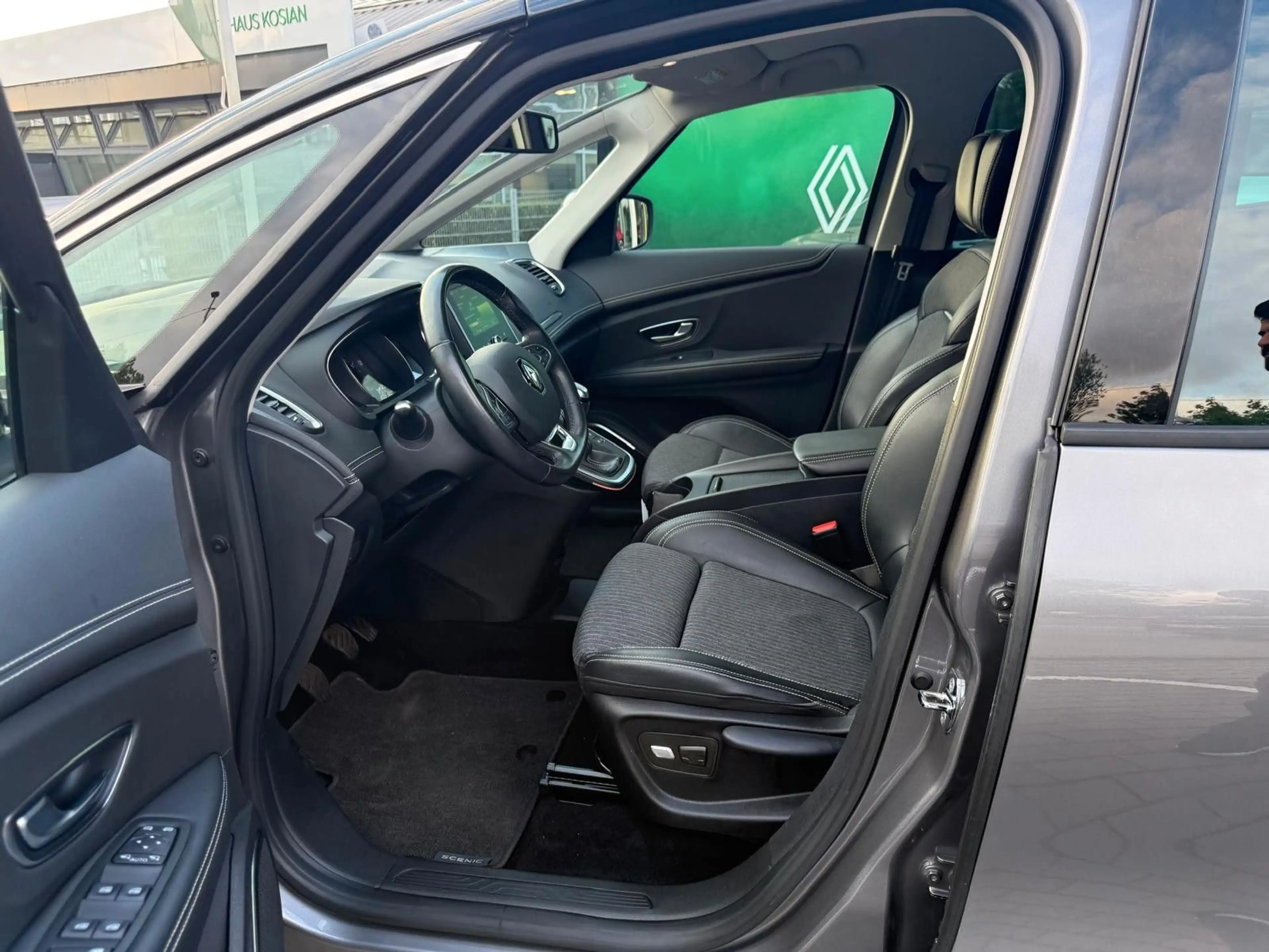 Renault Scenic IV Grand Intens — photo 12