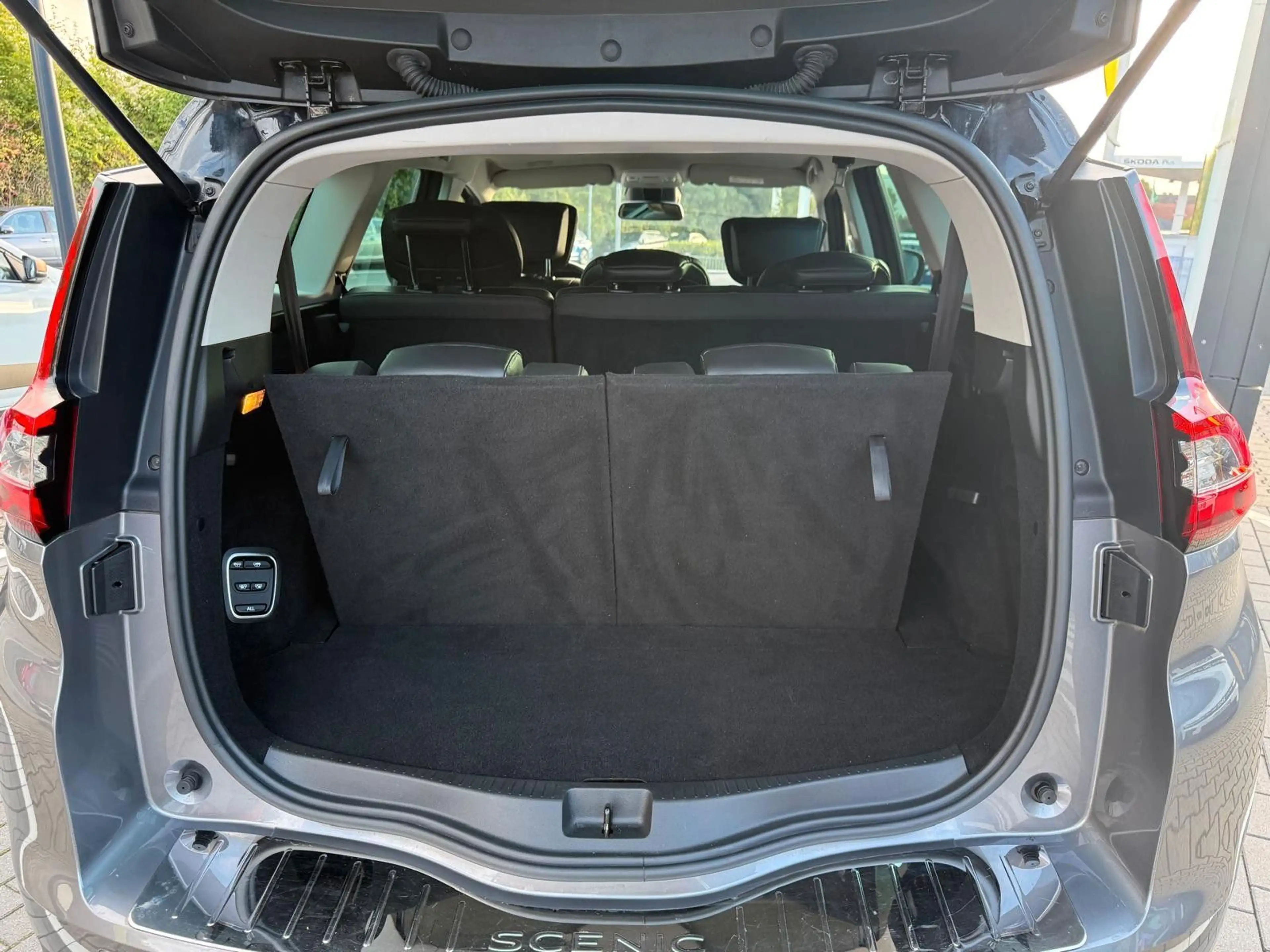 Renault Scenic IV Grand Intens — photo 10