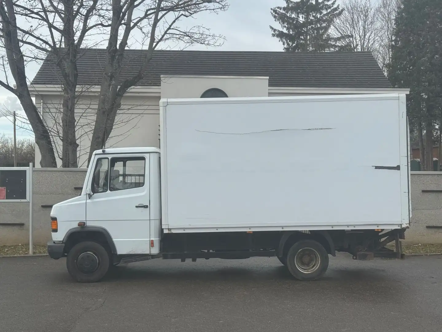Mercedes-Benz Vario 714 Koffer mit Hebebühne /1-Hand Weiß - 2
