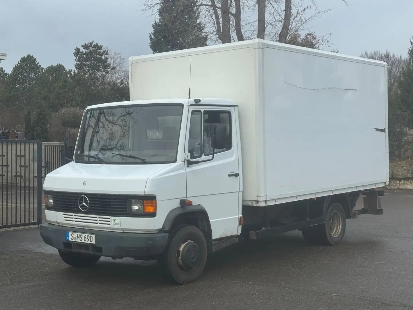 Mercedes-Benz Vario 714 Koffer mit Hebebühne /1-Hand Weiß - 1