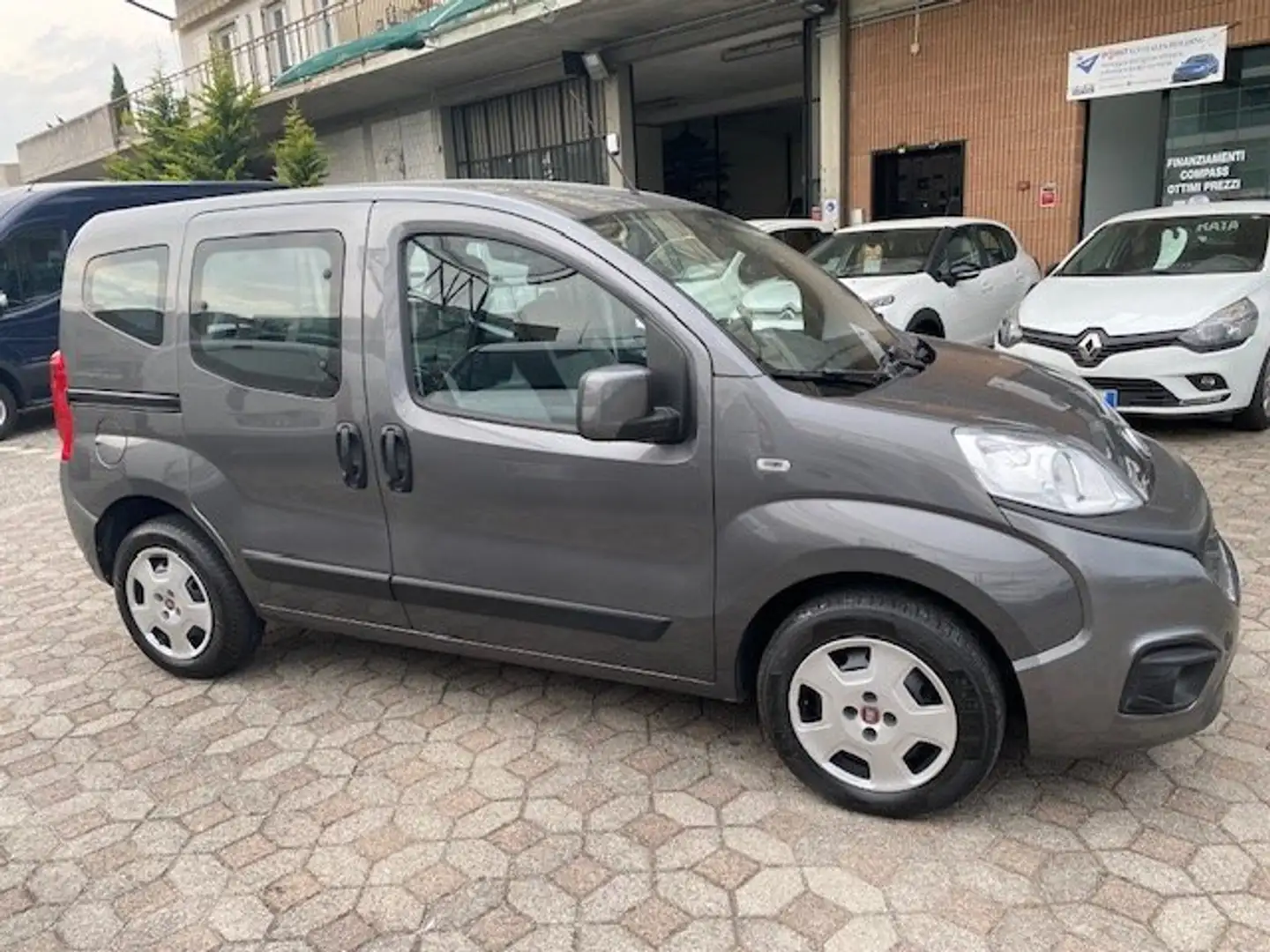 Fiat Qubo 1.3 MTJ 95 CV E6D-FINAL SX N1 Grau - 2