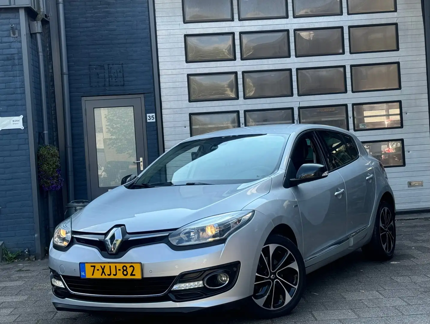 Renault Megane 1.2 TCe Bose | Clima | Navi | Camera | N.A.P Grijs - 1