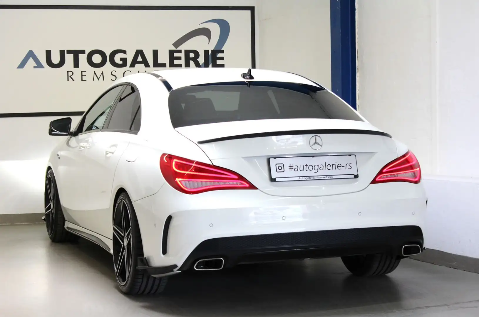 Mercedes-Benz CLA 180 *AMG LINE*ALCANTARA*NAVI*19´*1 HAND* Bílá - 1