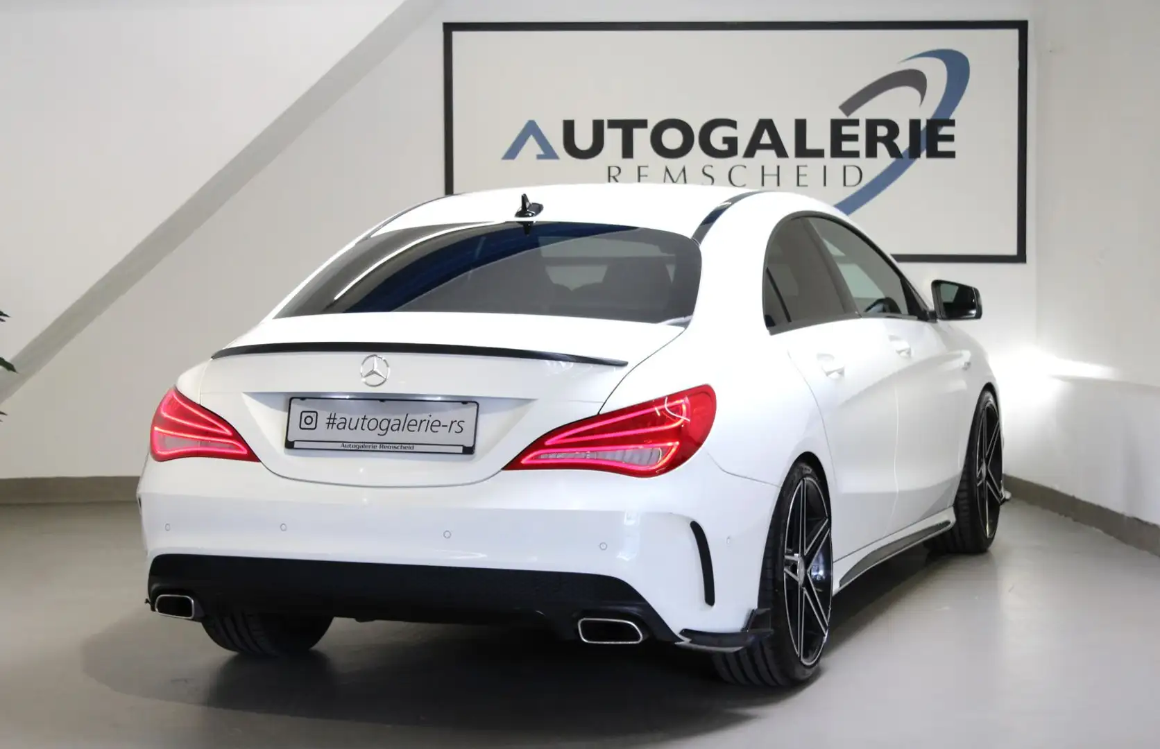 Mercedes-Benz CLA 180 *AMG LINE*ALCANTARA*NAVI*19´*1 HAND* Bílá - 2