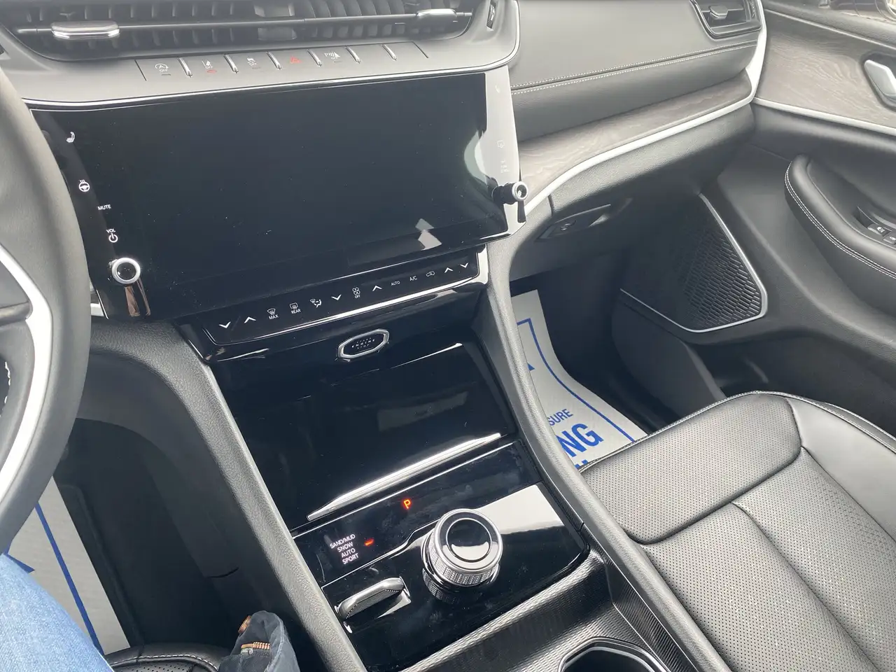 Jeep Grand Cherokee снимка Jeep Grand Cherokee