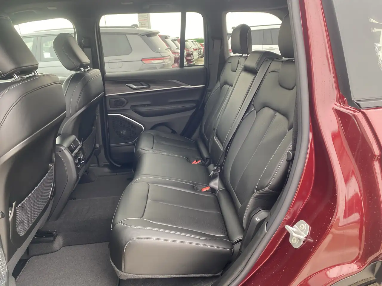 Jeep Grand Cherokee снимка Jeep Grand Cherokee