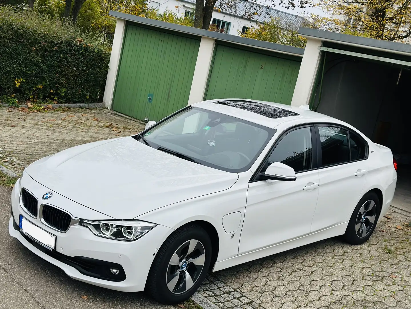 BMW 330 330e iPerformance Advantage Weiß - 1