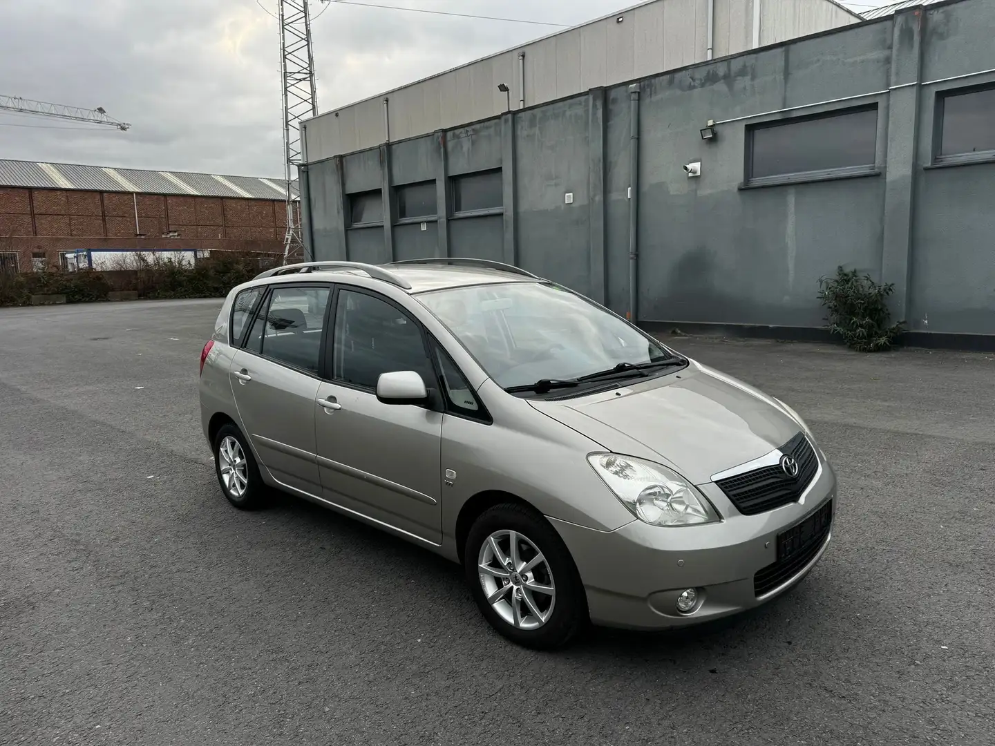 Toyota Corolla Verso 1.6i AIRCO jante aluminium Beige - 1