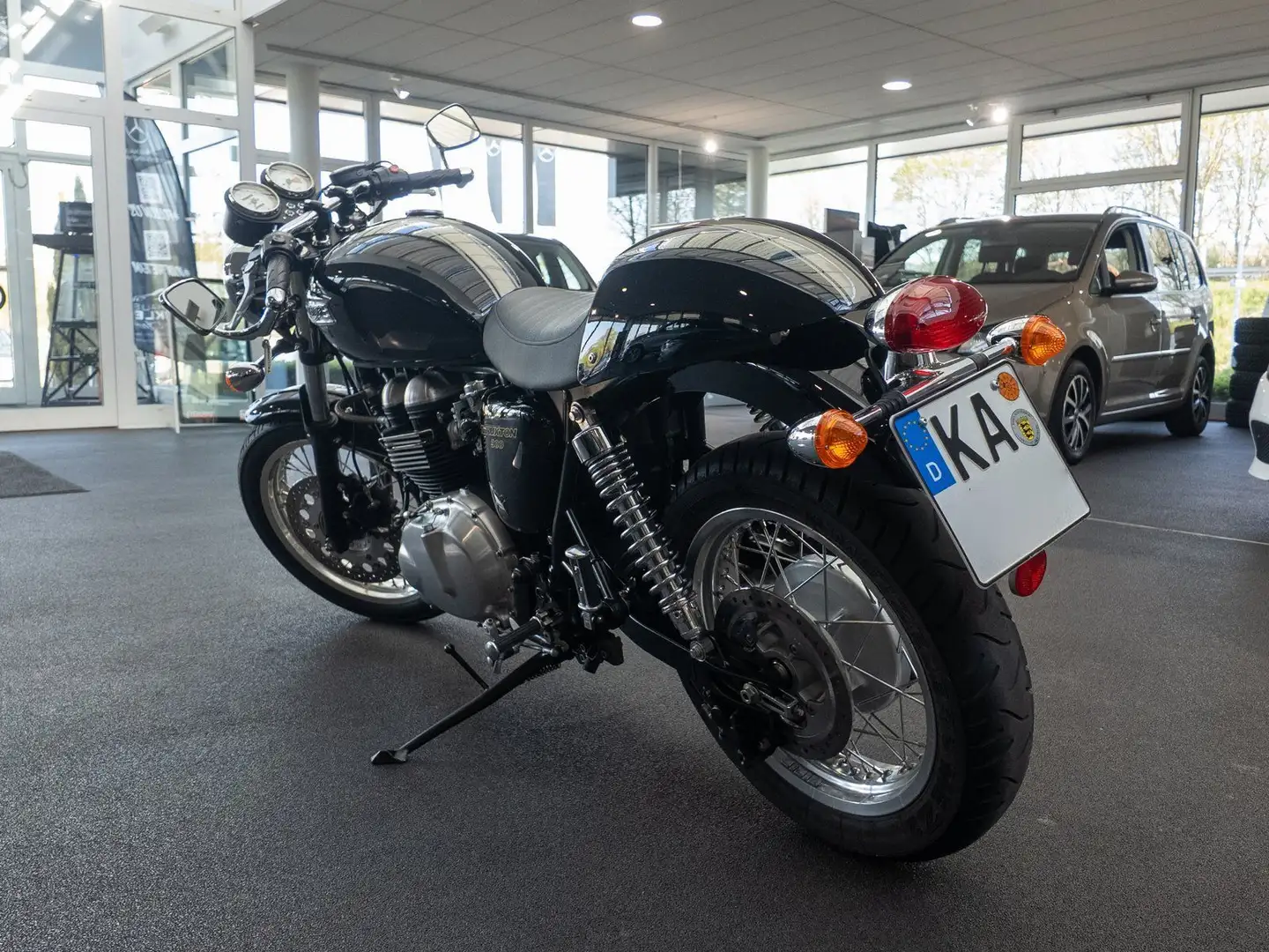 Triumph Thruxton 900 mit Arrow aus 1. Hand, erst 5.511km Negro - 2
