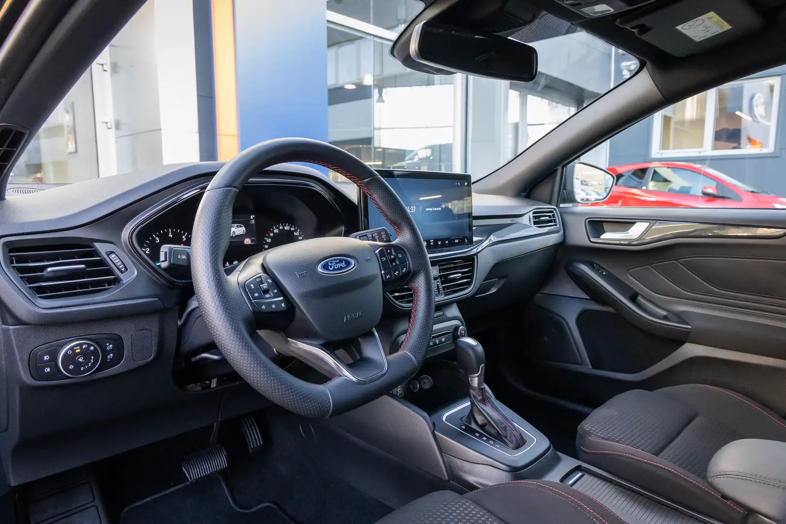 Ford Focus Wagon 1.0 EcoBoost Hybrid ST Line | Trekhaak | Sto Noir - 2