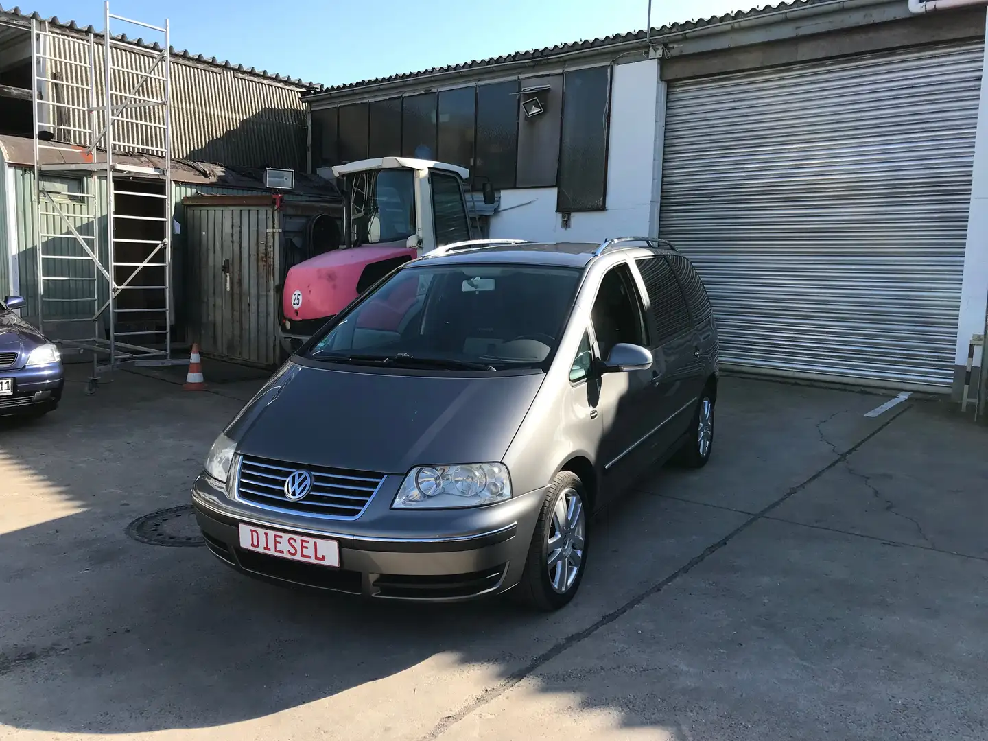 Volkswagen Sharan Trendline Gri - 1