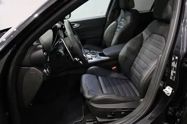 Alfa Romeo Giulia 2.0 16V 280 AT8 Q4 Veloce W-EDIZIONE Ansicht 10