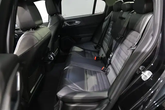 Alfa Romeo Giulia 2.0 16V 280 AT8 Q4 Veloce W-EDIZIONE Ansicht 13