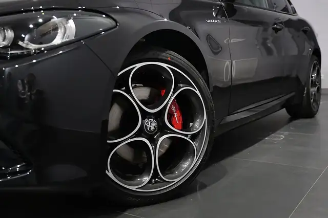 Alfa Romeo Giulia 2.0 16V 280 AT8 Q4 Veloce W-EDIZIONE Ansicht 3
