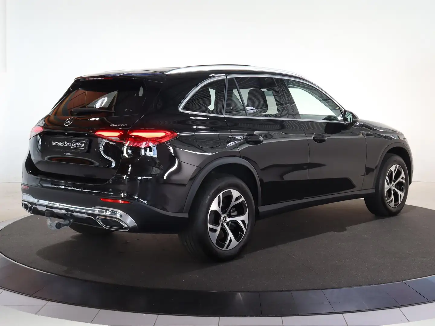 Mercedes-Benz GLC 300 300e 4MATIC Luxury Line | Panoramadak | Trekhaak | Schwarz - 2