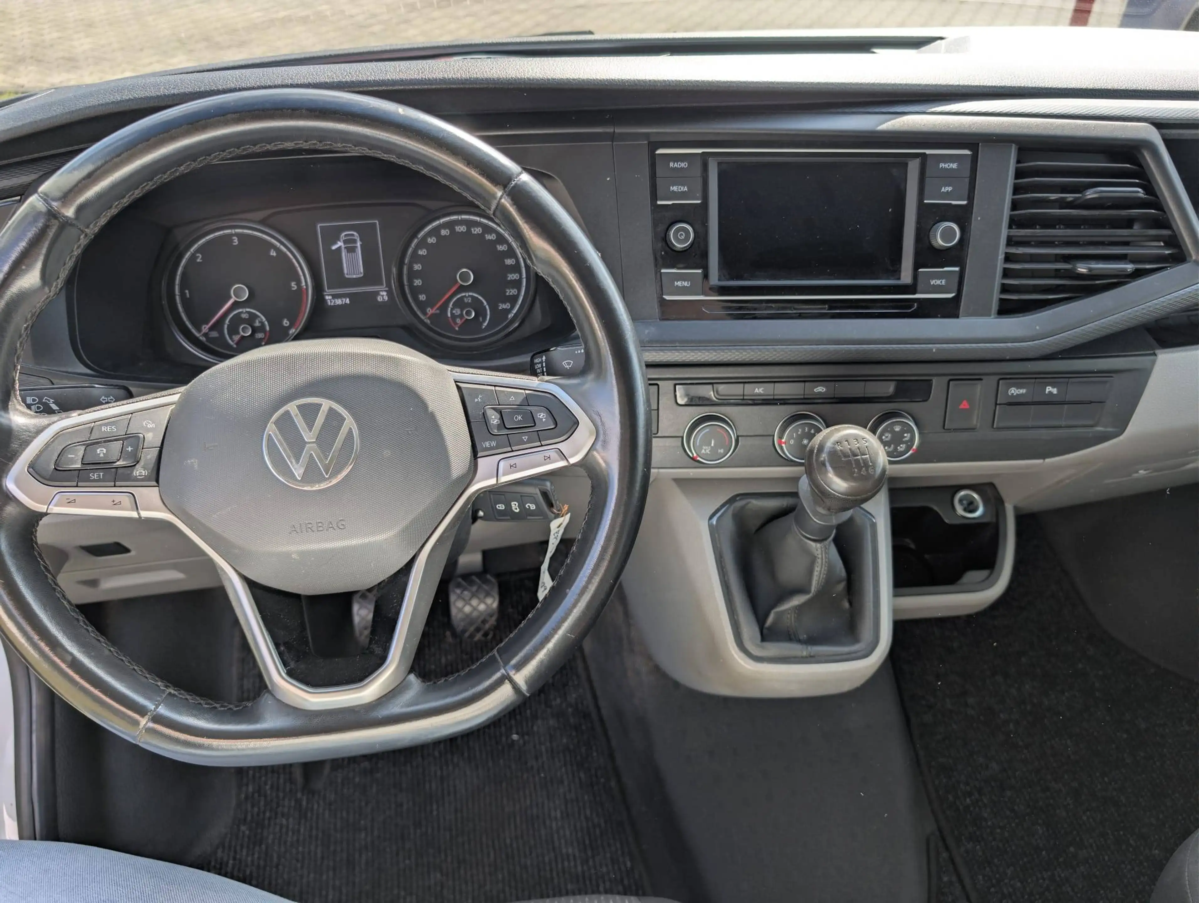 Volkswagen T6.1 Transporter FWD / 150 PS / langer Radstand 3.400 — photo 5