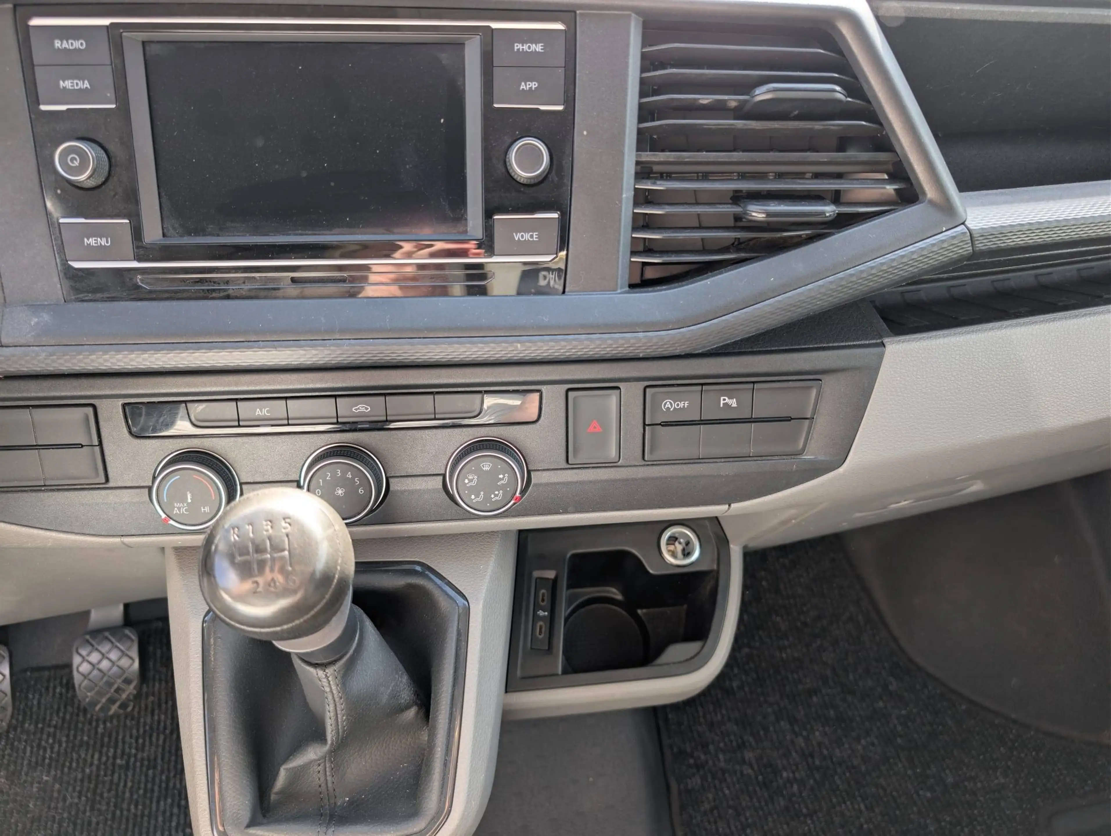 Volkswagen T6.1 Transporter FWD / 150 PS / langer Radstand 3.400 — photo 6