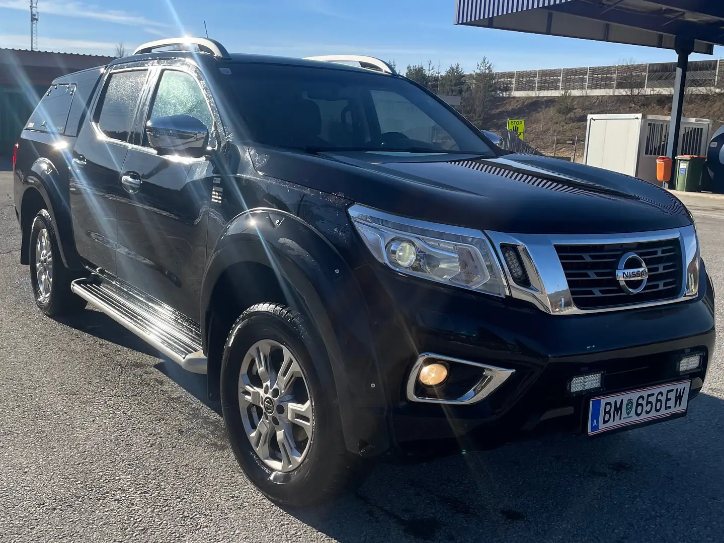 Nissan Navara NP300 4x4 2,3dCi Tecna Schwarz - 1