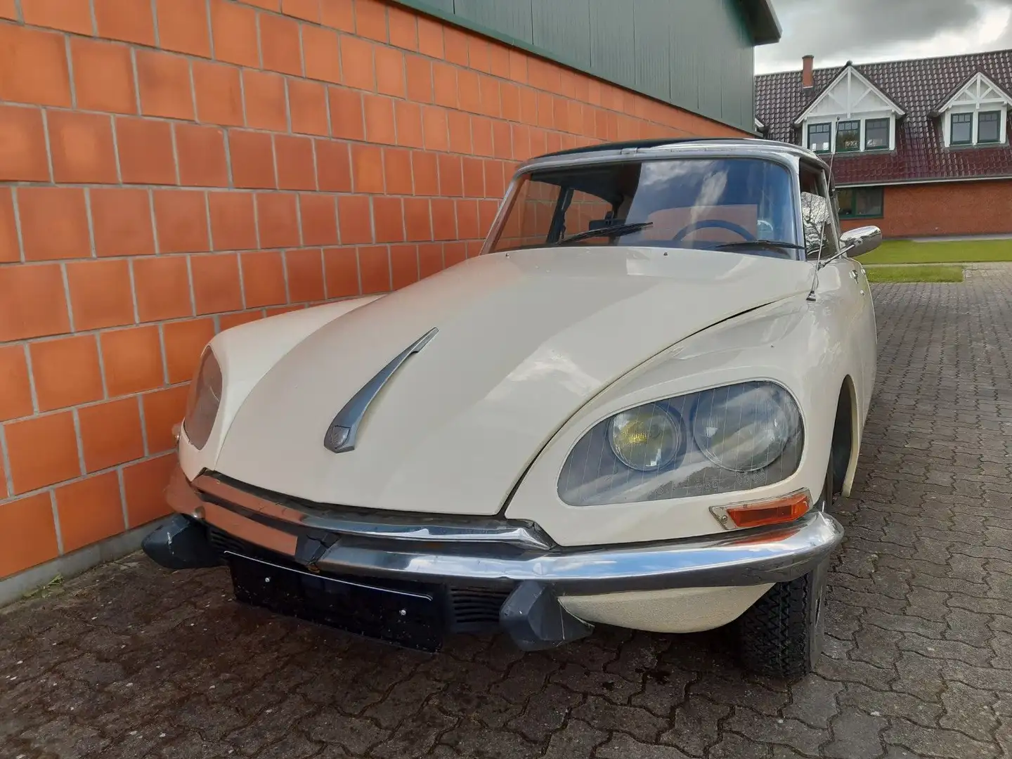 Citroen DS 20 Beige - 2