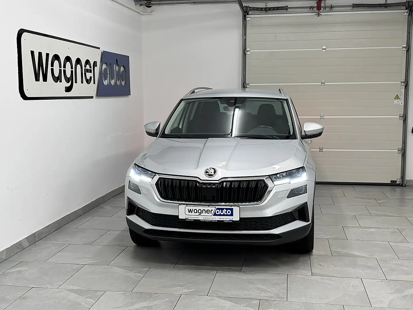 Skoda Karoq 2,0 TDI DSG Style Matrix LED/ACC/Navi/360°Kamer... Silber - 1