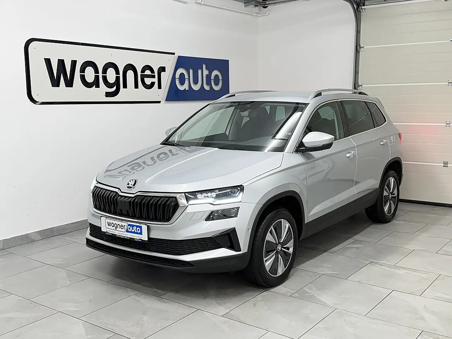 Skoda Karoq 2,0 TDI DSG Style Matrix LED/ACC/Navi/360°Kamer... Silber - 2