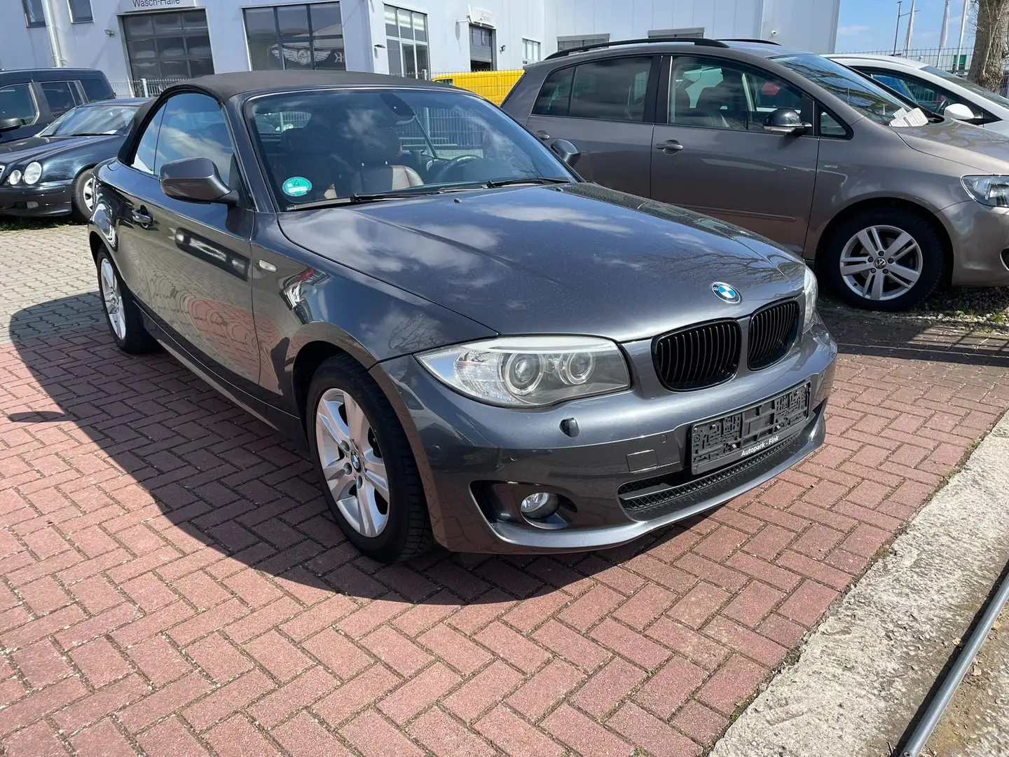 BMW 118 118i aus 2.Hand ATM bei 73000 Km Scheckheft Grau - 2