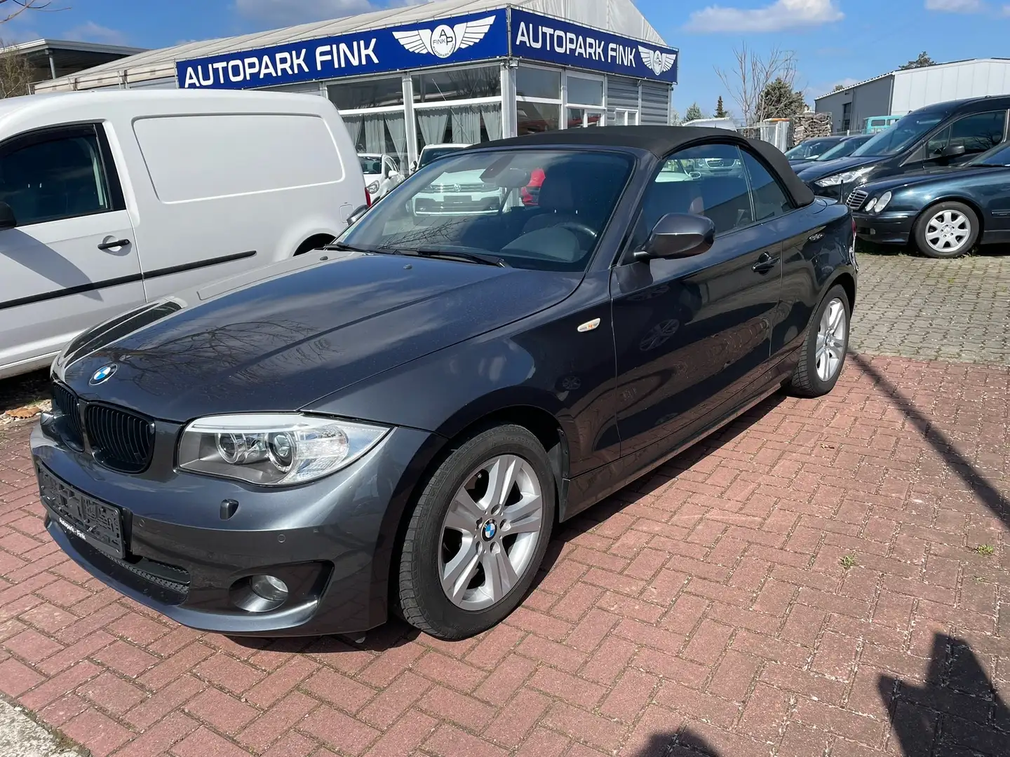 BMW 118 118i aus 2.Hand ATM bei 73000 Km Scheckheft Grau - 1