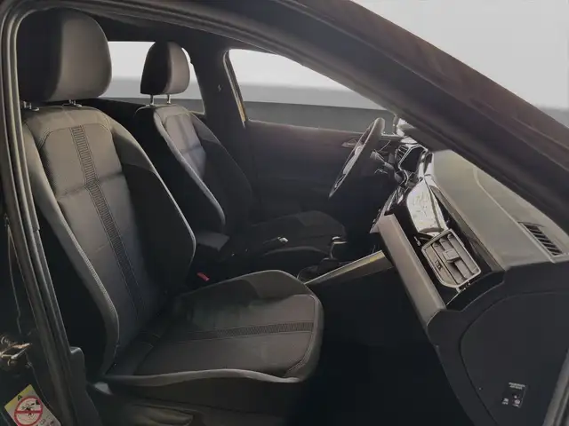 Volkswagen Polo view 4